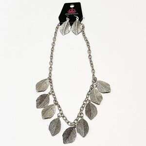 NWT! Paparazzi silver tone necklace & dangling earring set w/ leaves. About 16"